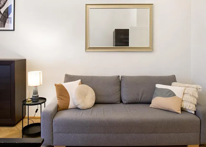 Wawelove Spacious 3 Bedroom Apt 1 Min To Main Sq!